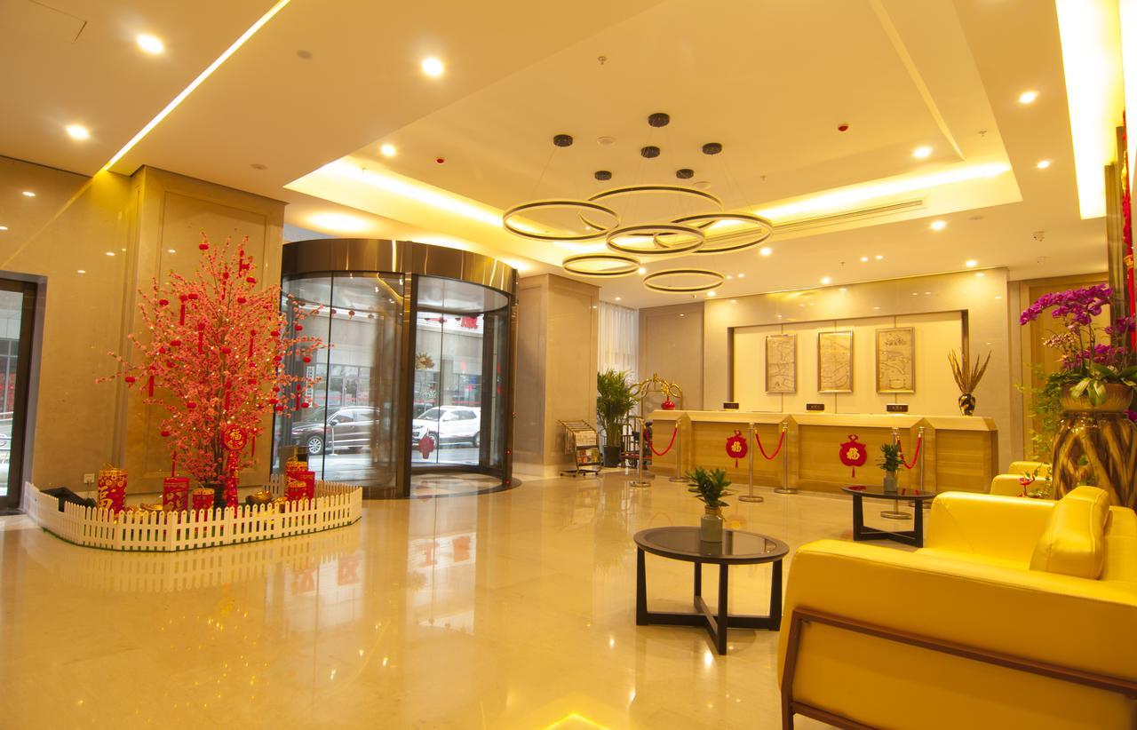 Home Plus Suite Hotel And Apartment Wuhan Bagian luar foto