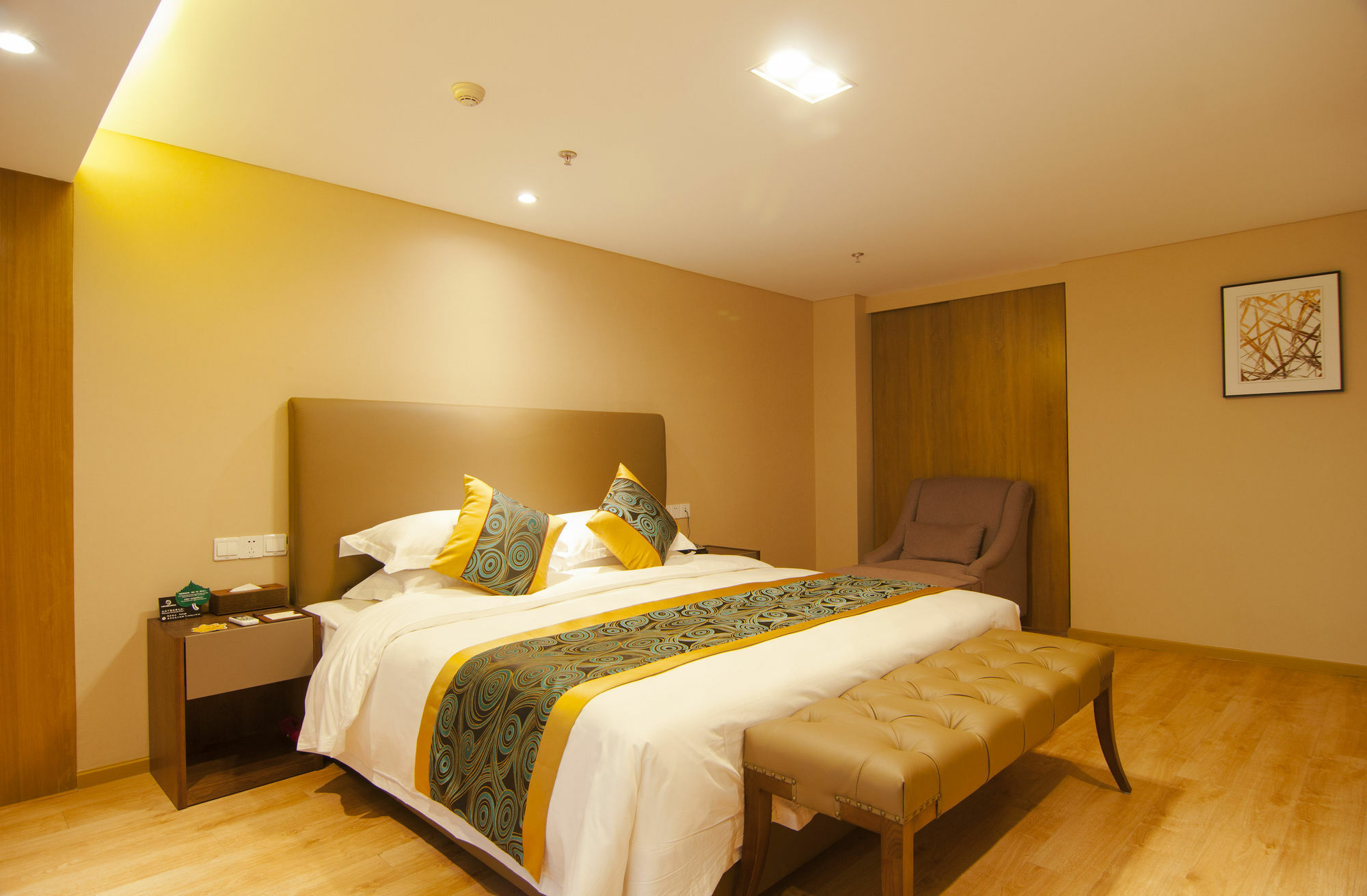 Home Plus Suite Hotel And Apartment Wuhan Bagian luar foto