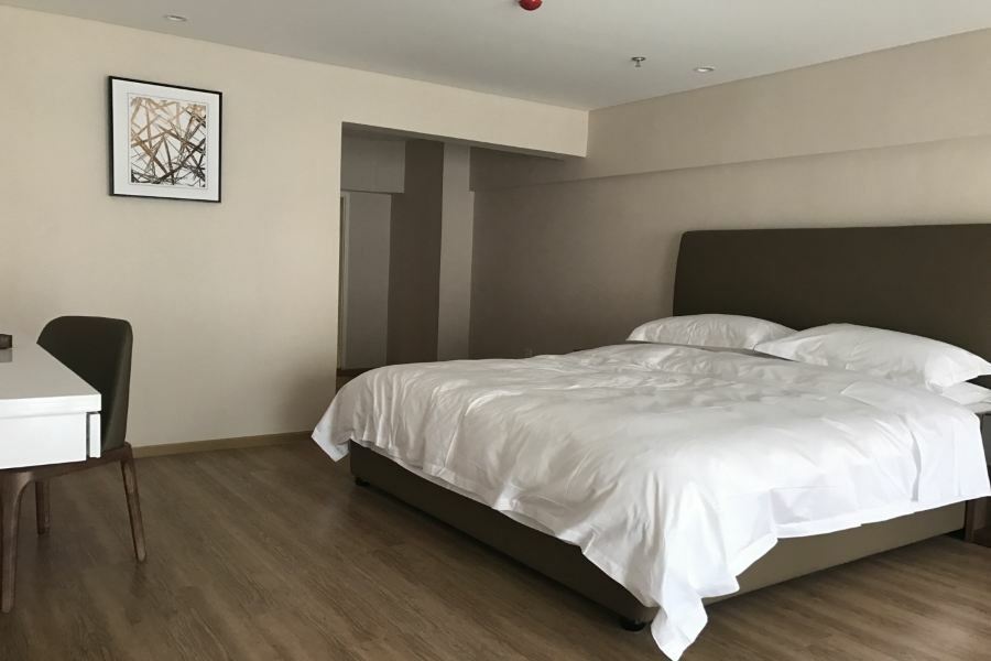 Home Plus Suite Hotel And Apartment Wuhan Bagian luar foto